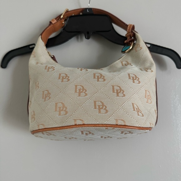 Dooney&Bourke light blue zippered bucket handbag with belt style strap - Picture 15 of 16